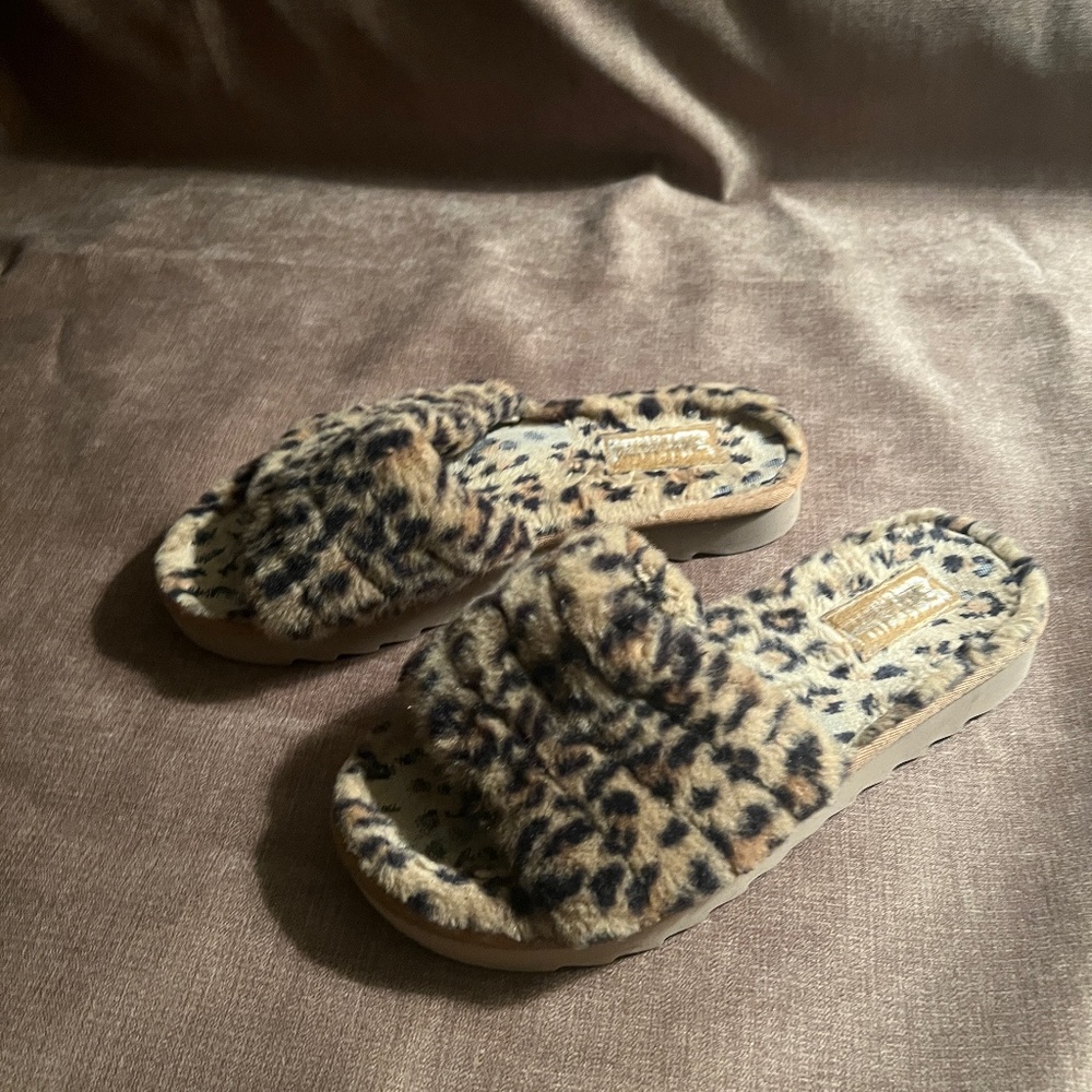 Ugg Koola Burra Leopard Slides slippers - Size 8.5